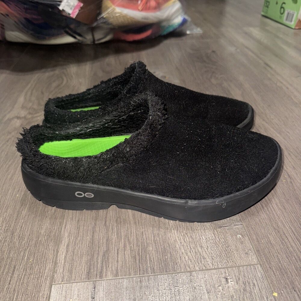 OOFOS Men's Black Slip-Ons with Vibrant Green Lining
